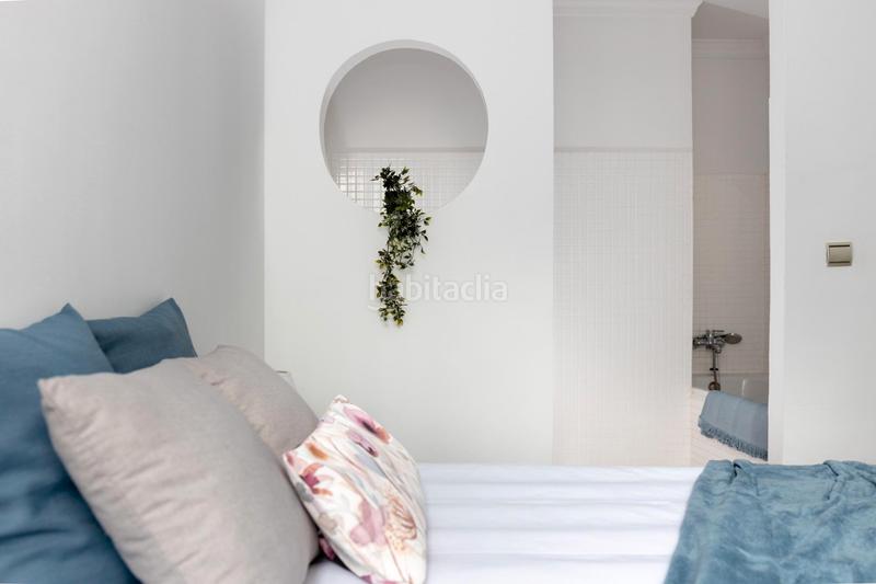 Foto ff265371-ac11-4942-80e0-38132b0b5b2f. Piso ¡inversión única en el corazón turístico de la ciudad! este exclusivo piso, situado en la calle san jerónimo, junto a la catedral, en Granada