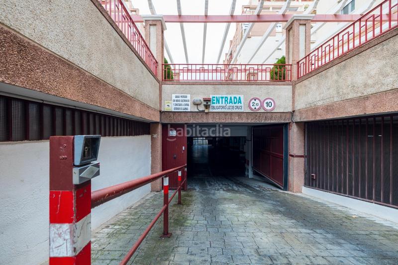 Foto e37ff90b-26ee-4aef-bc5c-11475b967647. Parking coche en calle morena 1 comoda plaza de garaje en villarejo, junto camino de ronda, cerca de los juzgados y hospitales. junto parada de bus y metro. ademá en Granada