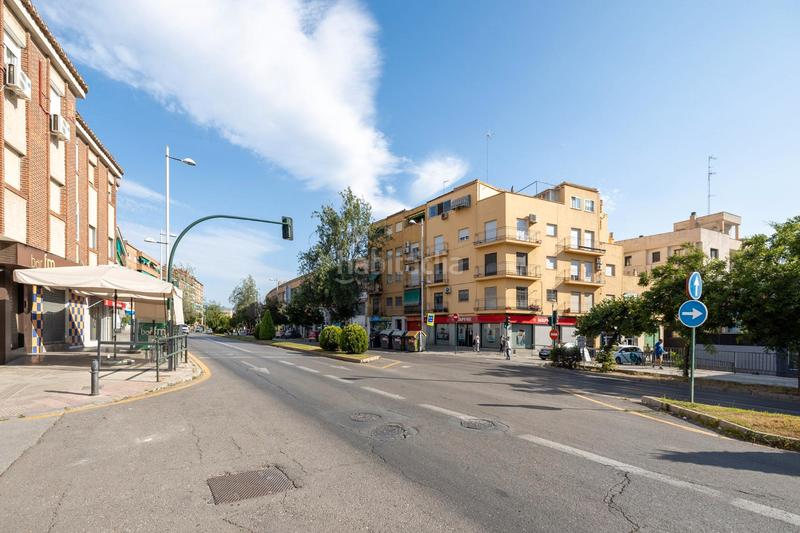 Foto 240f398f-32e4-4b55-82c5-769b885d17d3. Piso ¿le gustaría vivir en una piso con terraza junto al hospital de traumatología? ponemos a la venta este magnífico piso distribuido en Granada