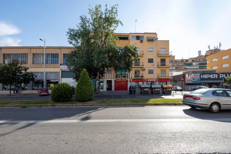 Foto 287a8010-6b26-4628-bd49-fd026509b340. Piso ¿le gustaría vivir en una piso con terraza junto al hospital de traumatología? ponemos a la venta este magnífico piso distribuido en Granada
