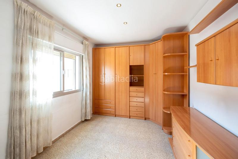 Foto 2aafb0ce-1461-40aa-904c-76b7c1ad0b01. Piso ¿le gustaría vivir en una piso con terraza junto al hospital de traumatología? ponemos a la venta este magnífico piso distribuido en Granada
