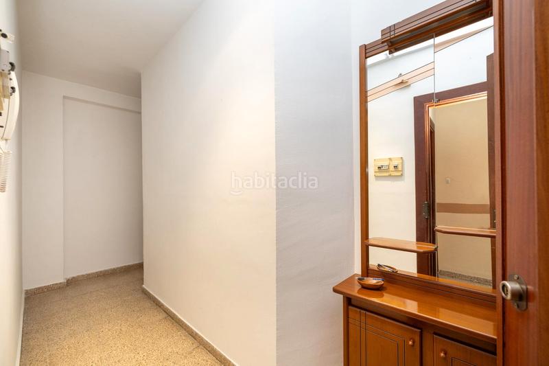 Foto 8c834bef-dc2d-48d9-a733-2ca47eb36f88. Piso ¿le gustaría vivir en una piso con terraza junto al hospital de traumatología? ponemos a la venta este magnífico piso distribuido en Granada