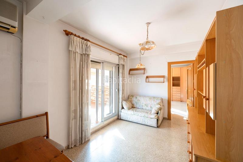 Foto affdf6b2-ec4b-49cc-bae5-08cd363f4dde. Piso ¿le gustaría vivir en una piso con terraza junto al hospital de traumatología? ponemos a la venta este magnífico piso distribuido en Granada