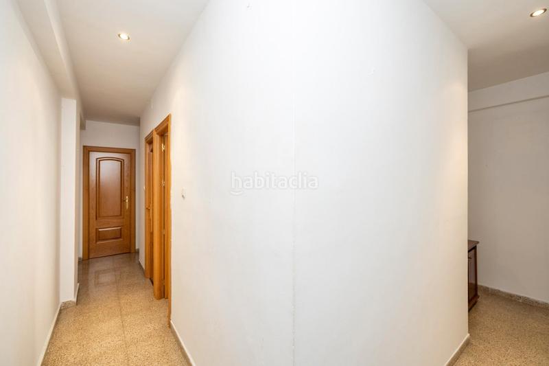 Foto c134cc58-c5a8-4e33-92ca-3edbb05192f5. Piso ¿le gustaría vivir en una piso con terraza junto al hospital de traumatología? ponemos a la venta este magnífico piso distribuido en Granada