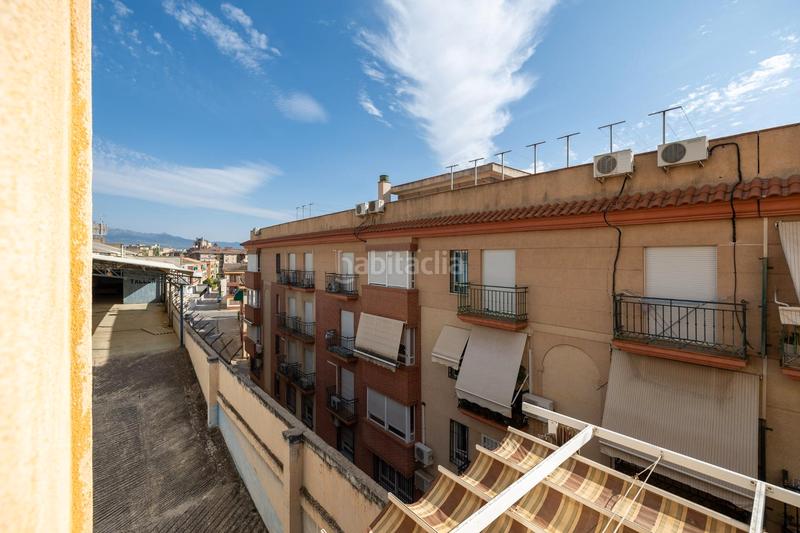 Foto c32a64ff-9bc6-4029-8b2d-f7072321466b. Piso ¿le gustaría vivir en una piso con terraza junto al hospital de traumatología? ponemos a la venta este magnífico piso distribuido en Granada