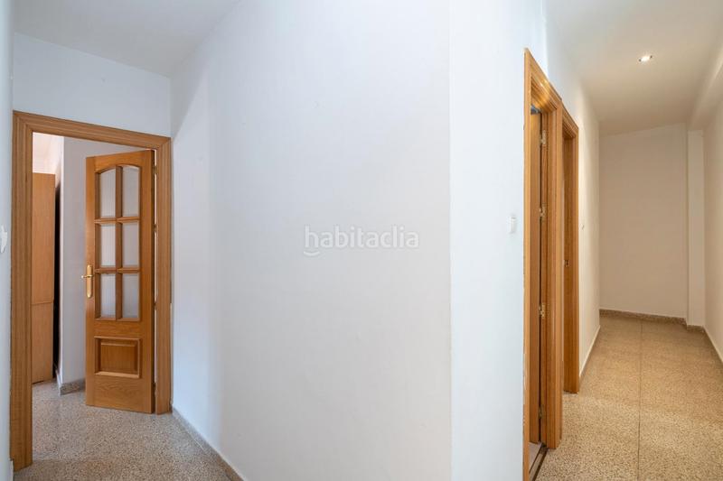 Foto d7ccc7f0-6bf1-4276-a50e-0bd872ef8b1e. Piso ¿le gustaría vivir en una piso con terraza junto al hospital de traumatología? ponemos a la venta este magnífico piso distribuido en Granada