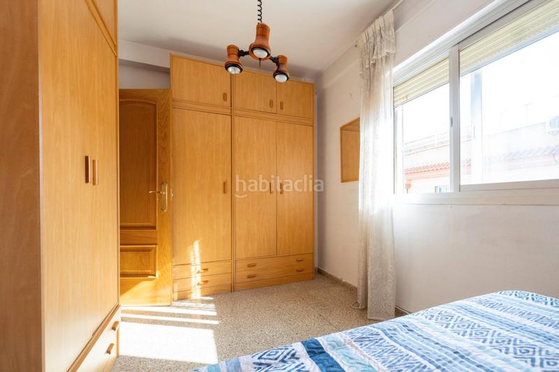 Foto d98bedf6-2bb1-4667-81ed-7573b4bcb91a. Piso ¿le gustaría vivir en una piso con terraza junto al hospital de traumatología? ponemos a la venta este magnífico piso distribuido en Granada
