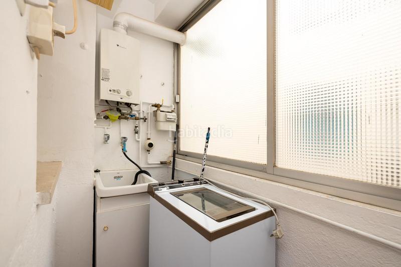 Foto ff06c02b-9cd9-4d3e-ba9f-924a9bc37f0e. Piso ¿le gustaría vivir en una piso con terraza junto al hospital de traumatología? ponemos a la venta este magnífico piso distribuido en Granada