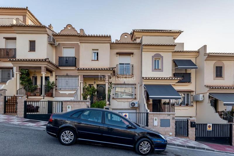 Foto f9e91803-d447-4278-a9d9-50090778b465. Casa adosada encantadora vivienda en una de las zonas más demandadas , zona bellavista. cercana a múltiples servicios, a escasos minuto en Cájar