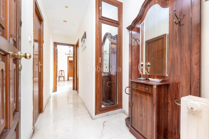 Foto 10bd01e2-d22d-40b6-9941-a3740ab69d9f. Piso ¡oportunidad única! vivienda situada junto a mondragones-traumatología, en la planta primera de un edificio en una zona privada y en Granada