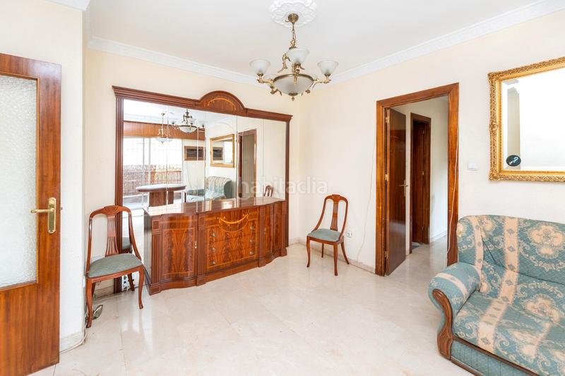 Foto 15b55fb0-94ae-4687-aa7a-7659ffd17939. Piso ¡oportunidad única! vivienda situada junto a mondragones-traumatología, en la planta primera de un edificio en una zona privada y en Granada