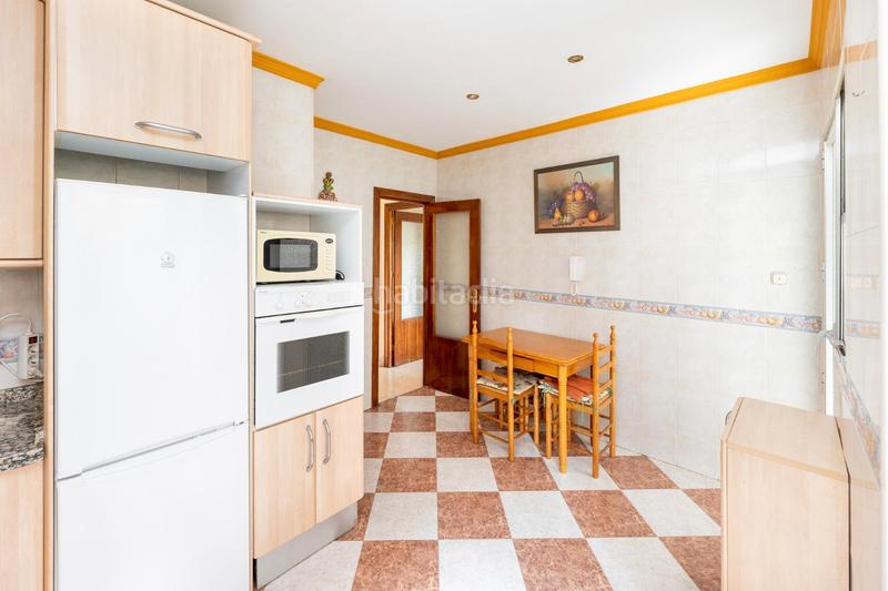 Foto 922a4916-78cb-4d40-9176-af3ab4ea2eab. Piso ¡oportunidad única! vivienda situada junto a mondragones-traumatología, en la planta primera de un edificio en una zona privada y en Granada