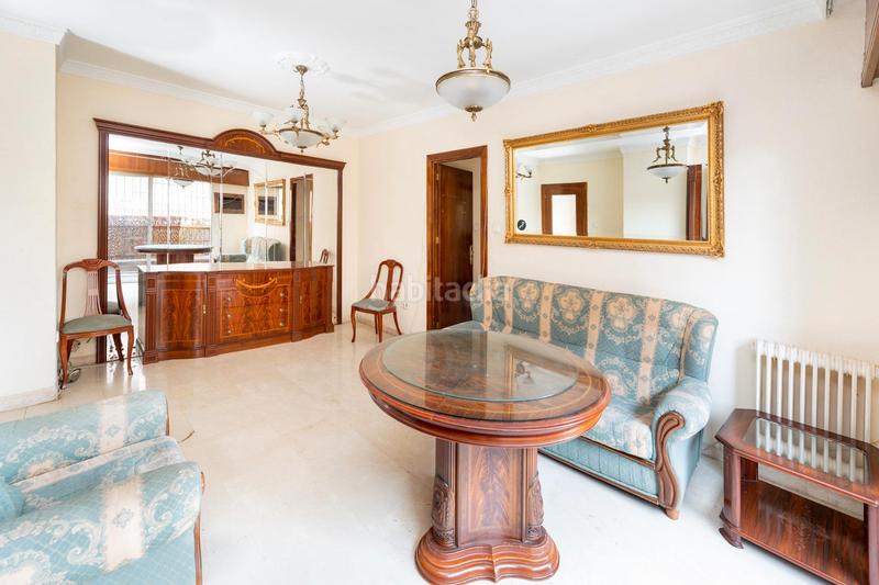 Foto 9f1e28a7-bbd9-49fe-8438-75bd51a42762. Piso ¡oportunidad única! vivienda situada junto a mondragones-traumatología, en la planta primera de un edificio en una zona privada y en Granada