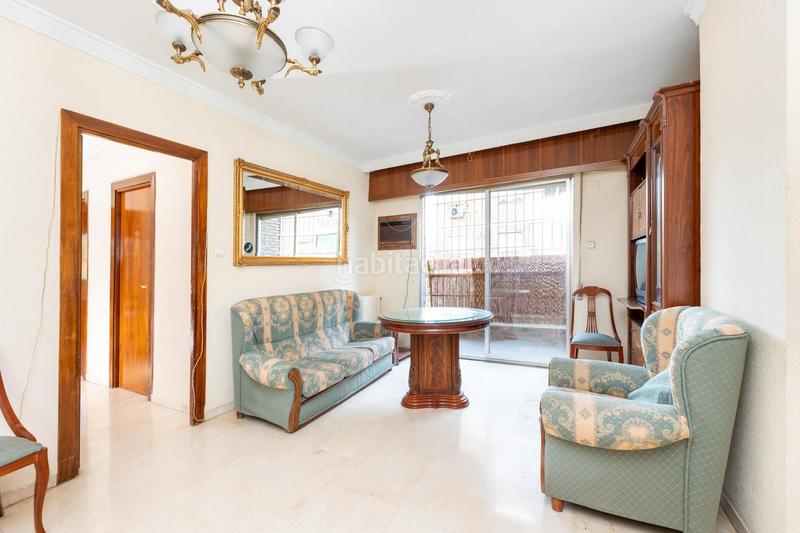 Foto c30e81c8-506f-4b6f-a485-b14d3f7bb9e0. Piso ¡oportunidad única! vivienda situada junto a mondragones-traumatología, en la planta primera de un edificio en una zona privada y en Granada