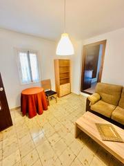 Location Appartement  Placeta de castillejos. Atencion estudiantes se reserva para el siguiente curso piso de