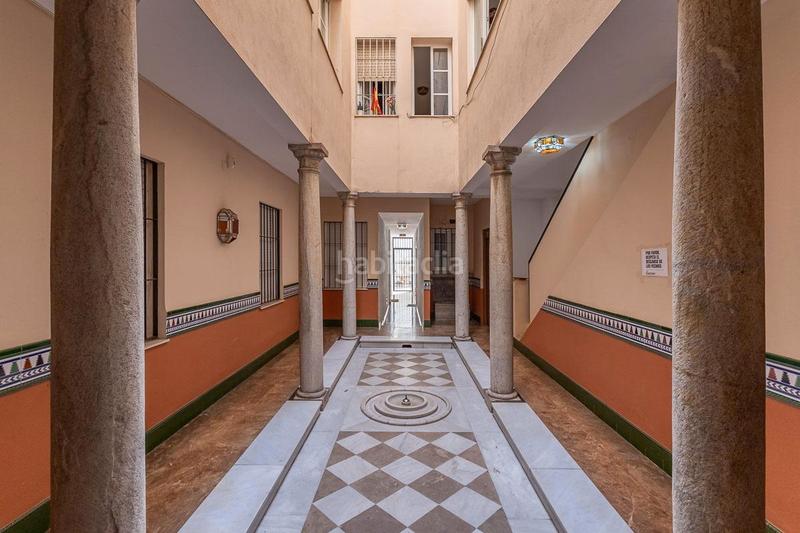 Foto 0bc0d2aa-e486-43ed-9c39-fd101a1f0669. Piso bienvenido a tu nuevo hogar! piso ideal, en pleno centro . se trata de un apartamento en planta baja, en la calle san is en Granada