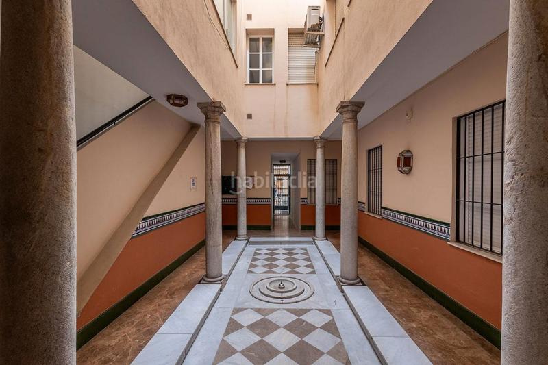 Foto 36870273-a6d4-4f16-a494-a9ba309efe4b. Piso bienvenido a tu nuevo hogar! piso ideal, en pleno centro . se trata de un apartamento en planta baja, en la calle san is en Granada