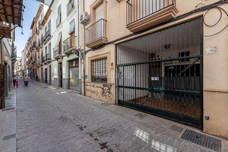 Foto 3c52fe78-0df9-4f56-8ee0-eb020e2dd58e. Piso bienvenido a tu nuevo hogar! piso ideal, en pleno centro . se trata de un apartamento en planta baja, en la calle san is en Granada
