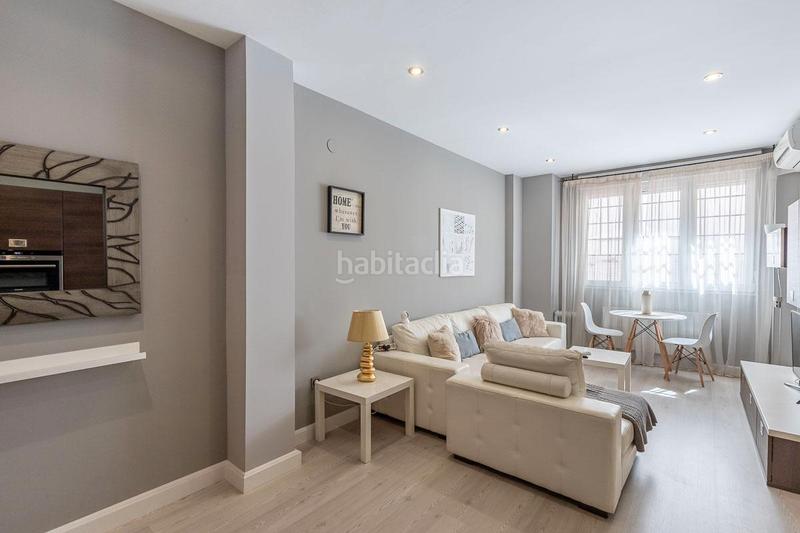 Foto 401cbee1-47a7-40e8-9758-1a175016ecbf. Piso bienvenido a tu nuevo hogar! piso ideal, en pleno centro . se trata de un apartamento en planta baja, en la calle san is en Granada