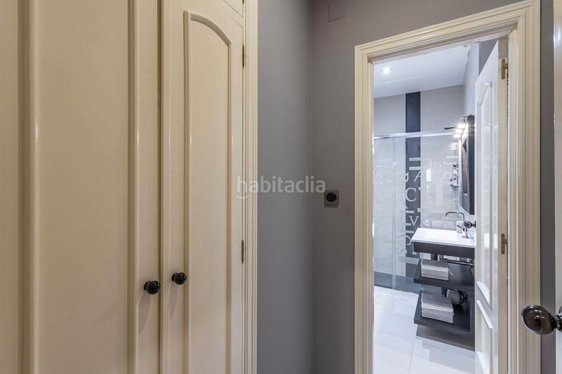 Foto 4b704f8b-4c77-4296-8390-70acd1a22727. Piso bienvenido a tu nuevo hogar! piso ideal, en pleno centro . se trata de un apartamento en planta baja, en la calle san is en Granada
