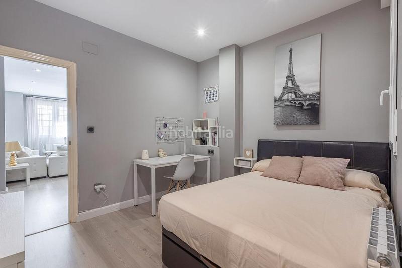 Foto 57b04e6f-e740-4425-bcdc-bce8b6c99e7a. Piso bienvenido a tu nuevo hogar! piso ideal, en pleno centro . se trata de un apartamento en planta baja, en la calle san is en Granada