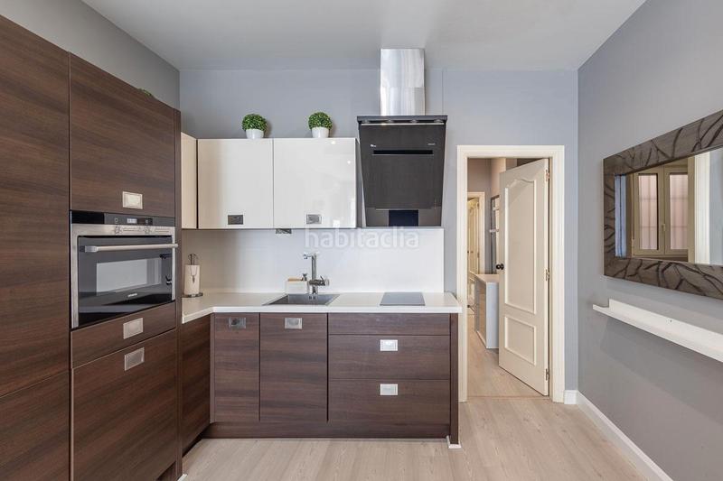 Foto a5525d53-6b86-4a02-8fcd-2c53f4d80cea. Piso bienvenido a tu nuevo hogar! piso ideal, en pleno centro . se trata de un apartamento en planta baja, en la calle san is en Granada