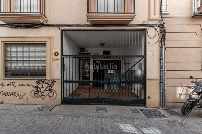 Foto c2329a52-af55-4ffe-9806-279420e160c6. Piso bienvenido a tu nuevo hogar! piso ideal, en pleno centro . se trata de un apartamento en planta baja, en la calle san is en Granada