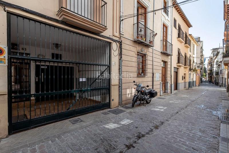 Foto d906f2d8-8f58-455f-a3f3-aae096f22b55. Piso bienvenido a tu nuevo hogar! piso ideal, en pleno centro . se trata de un apartamento en planta baja, en la calle san is en Granada