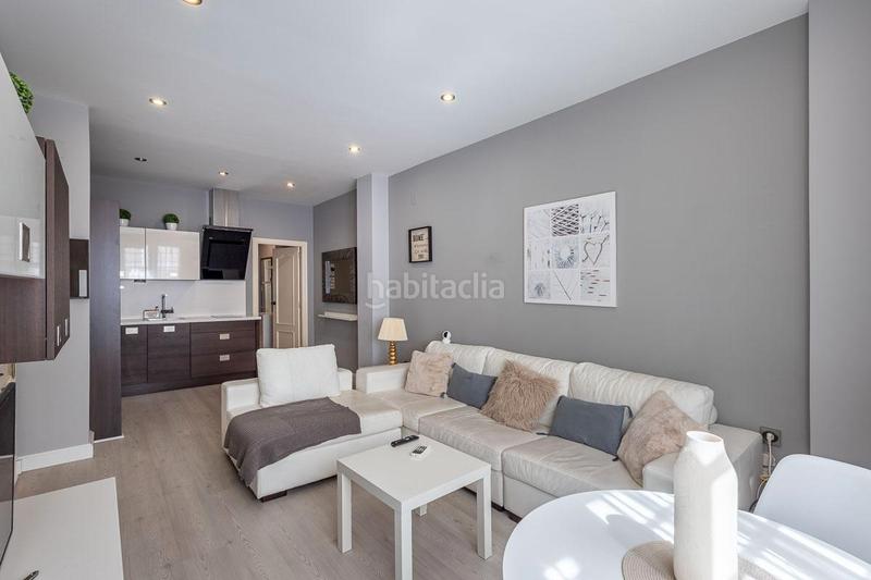 Foto fe6aacb7-cc51-432a-9aba-350b111aa245. Piso bienvenido a tu nuevo hogar! piso ideal, en pleno centro . se trata de un apartamento en planta baja, en la calle san is en Granada