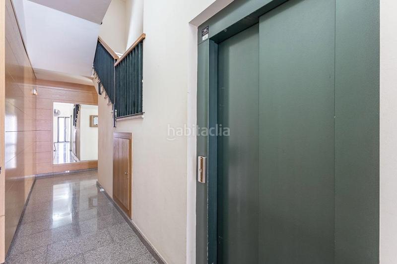 Foto e8ea3f9e-53d5-46a2-93a6-0742251acf8b. Piso situado en pleno centro , junto al monasterio de los jerónimos, rodeado de todos los servicios que puedas necesitar en t en Granada