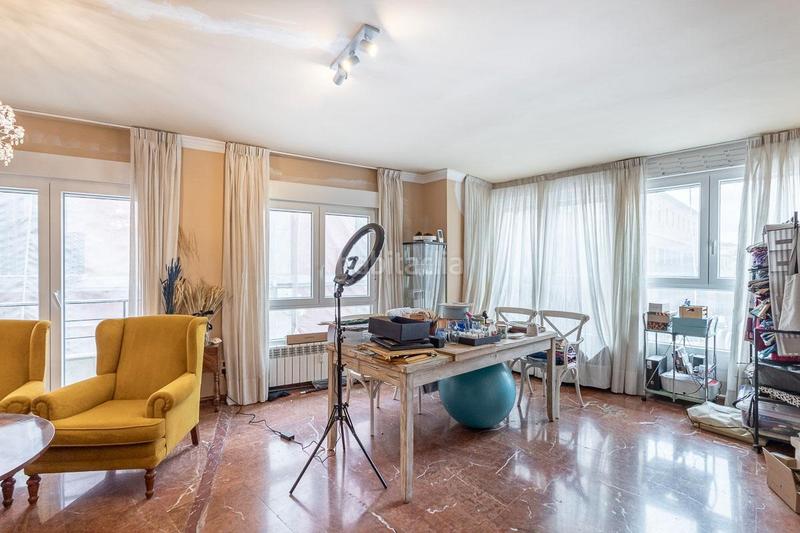 Foto eac5dddf-1f25-4d21-ad75-ffd256370ba7. Piso te presentamos un espectacular piso de 232 m² que combina amplitud, comodidad y luminosidad en cada rincón. este hogar, ideal para en Granada