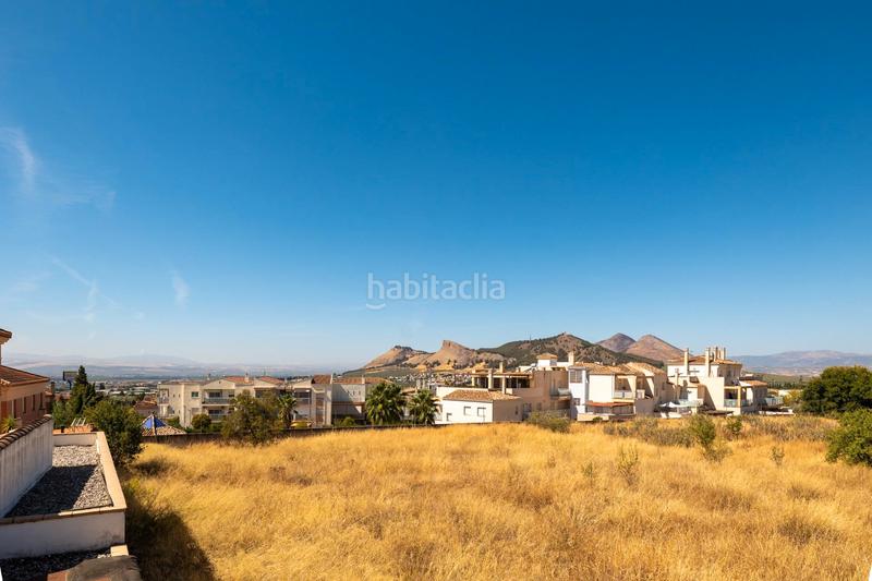 Foto 03ef97a9-85d5-4af8-b50f-4c7a60fd4a27. Chalet imagina un refugio encantador, un chalet que se erige como un sueño hecho realidad, donde cada rincón respira romance y cercanía. en Albolote