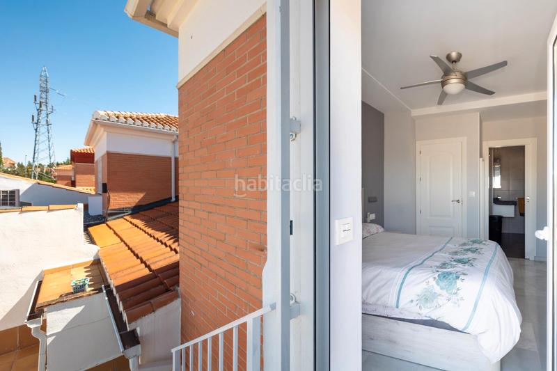 Foto 2cbe54d7-ca4d-4492-bb0c-ce46b553ce11. Chalet imagina un refugio encantador, un chalet que se erige como un sueño hecho realidad, donde cada rincón respira romance y cercanía. en Albolote