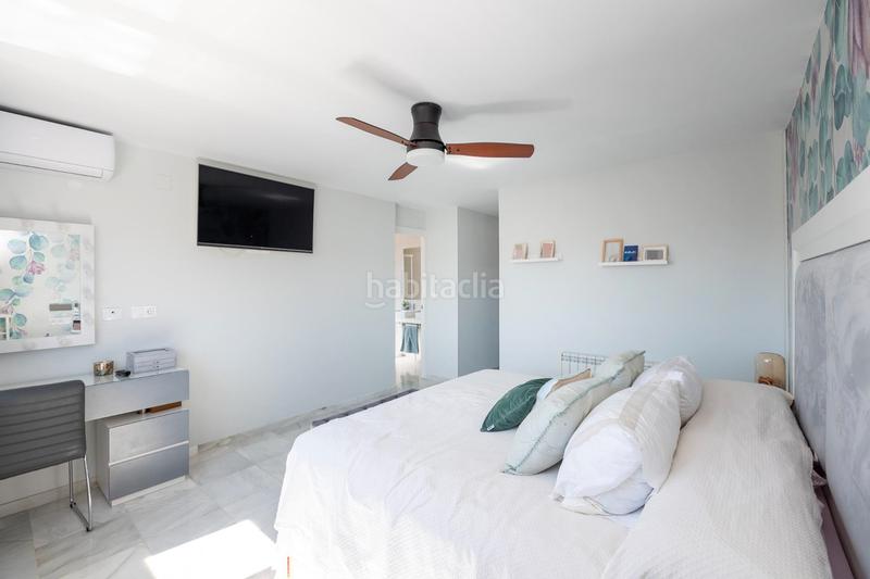 Foto 4ee7d685-5b0a-4b47-ad7b-f6435ea05538. Chalet imagina un refugio encantador, un chalet que se erige como un sueño hecho realidad, donde cada rincón respira romance y cercanía. en Albolote