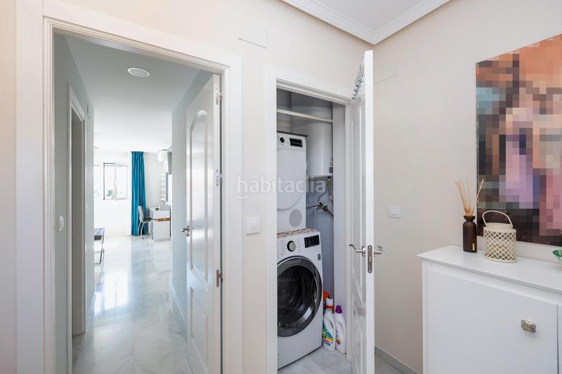 Foto da7402a9-9d14-4622-b7cf-774c11d56d62. Chalet imagina un refugio encantador, un chalet que se erige como un sueño hecho realidad, donde cada rincón respira romance y cercanía. en Albolote
