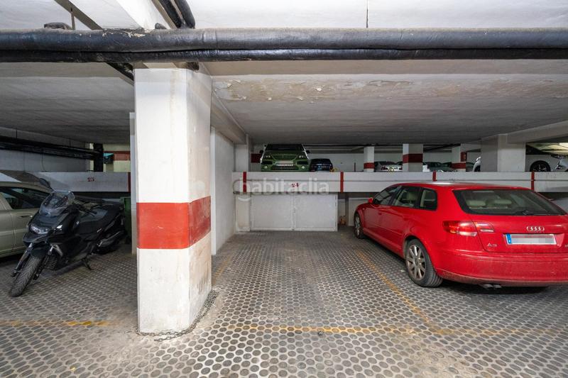 Foto 49255ac1-8039-4c0a-9239-7cee4ef38da1. Piso te presentamos este amplio y luminoso piso de 134 m² construidos en pleno centro de la ciudad, la plaza de menorca. situado en la en Granada