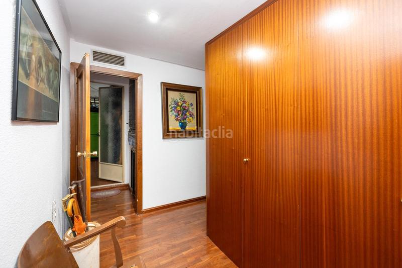 Foto 6c84e918-86ad-4713-9226-517a1778d44e. Piso te presentamos este amplio y luminoso piso de 134 m² construidos en pleno centro de la ciudad, la plaza de menorca. situado en la en Granada