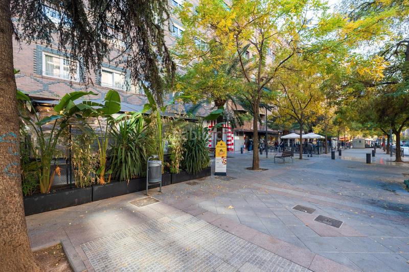Foto b01840db-9568-4ee3-bda6-f08612d7f1e9. Piso te presentamos este amplio y luminoso piso de 134 m² construidos en pleno centro de la ciudad, la plaza de menorca. situado en la en Granada