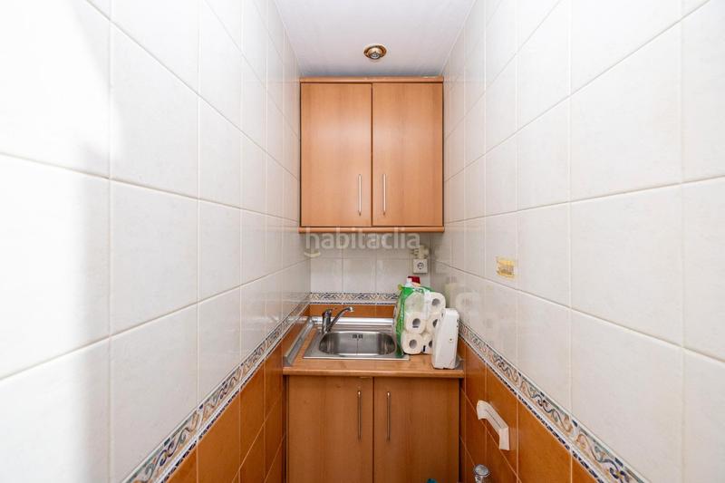 Foto dd5ba7ee-372a-4a1e-b2ce-538138548bbd. Piso te presentamos este amplio y luminoso piso de 134 m² construidos en pleno centro de la ciudad, la plaza de menorca. situado en la en Granada