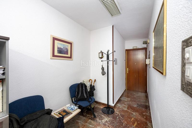 Foto ef72f21b-6dfd-42a2-b227-37c1e163e675. Piso te presentamos este amplio y luminoso piso de 134 m² construidos en pleno centro de la ciudad, la plaza de menorca. situado en la en Granada