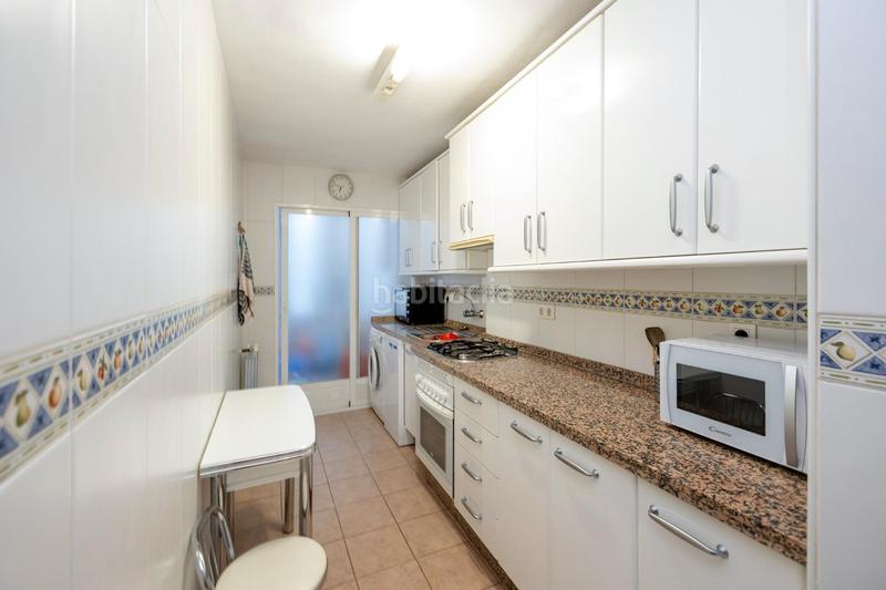Foto d0657095-3250-47ff-bbe3-d3b2c60722b9. Piso te presentamos este estupendo piso en tercera planta con ascensor, ubicado en la codiciada calle gran capitán, en pleno corazón de en Granada