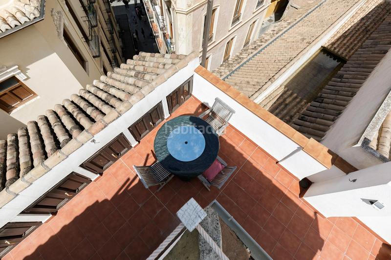Foto 15c7d2c5-d6f2-43ae-8369-930d8c0d7e23. Ático se vende ático en edificio completamente rehabilitado en la emblemática zona de bib-rambla junto calle príncipe y a escasos metros en Granada