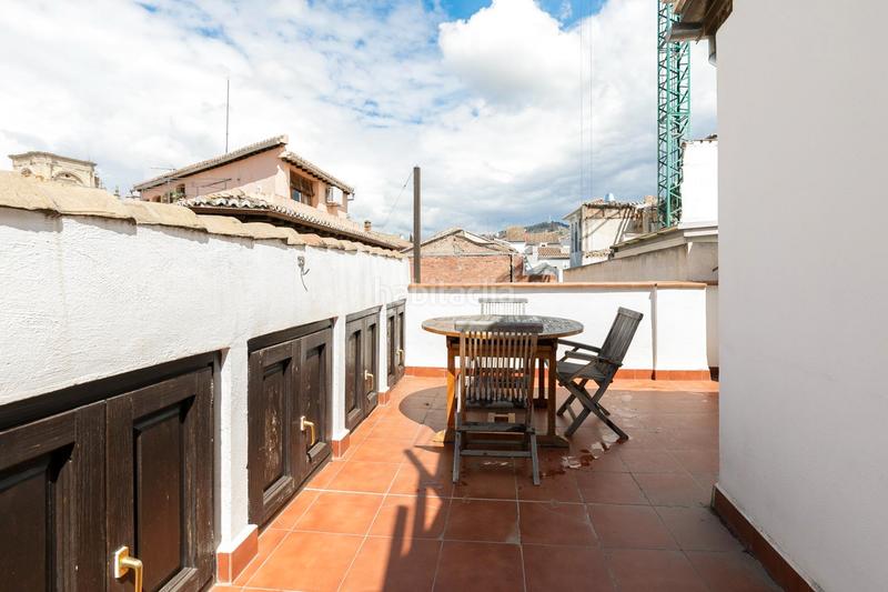 Foto 487a8d20-3392-41c1-8a28-1495f6cc41d1. Ático se vende ático en edificio completamente rehabilitado en la emblemática zona de bib-rambla junto calle príncipe y a escasos metros en Granada