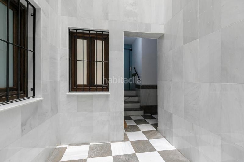 Foto 5768b569-a671-4da5-baa9-73522cf1d883. Ático se vende ático en edificio completamente rehabilitado en la emblemática zona de bib-rambla junto calle príncipe y a escasos metros en Granada