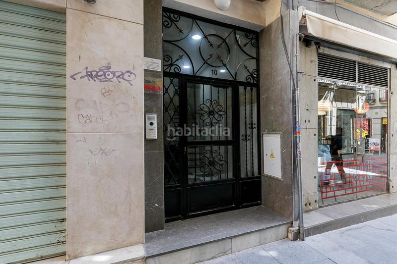 Foto 75e5f463-b32f-49ff-b031-b8bb2aa6b733. Ático se vende ático en edificio completamente rehabilitado en la emblemática zona de bib-rambla junto calle príncipe y a escasos metros en Granada
