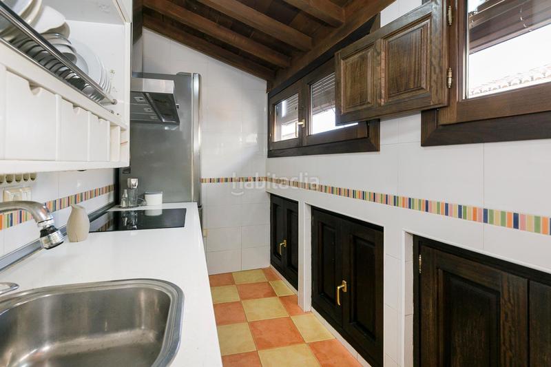 Foto 88c7d2fe-d1bf-41c8-a2a8-fb3f3de5715e. Ático se vende ático en edificio completamente rehabilitado en la emblemática zona de bib-rambla junto calle príncipe y a escasos metros en Granada