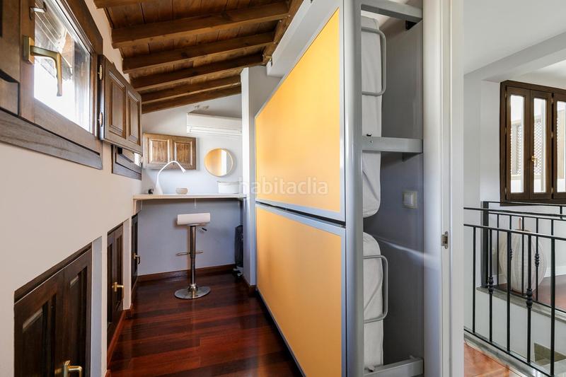 Foto b08c717a-6f3e-4760-9593-b4a599fe1687. Ático se vende ático en edificio completamente rehabilitado en la emblemática zona de bib-rambla junto calle príncipe y a escasos metros en Granada