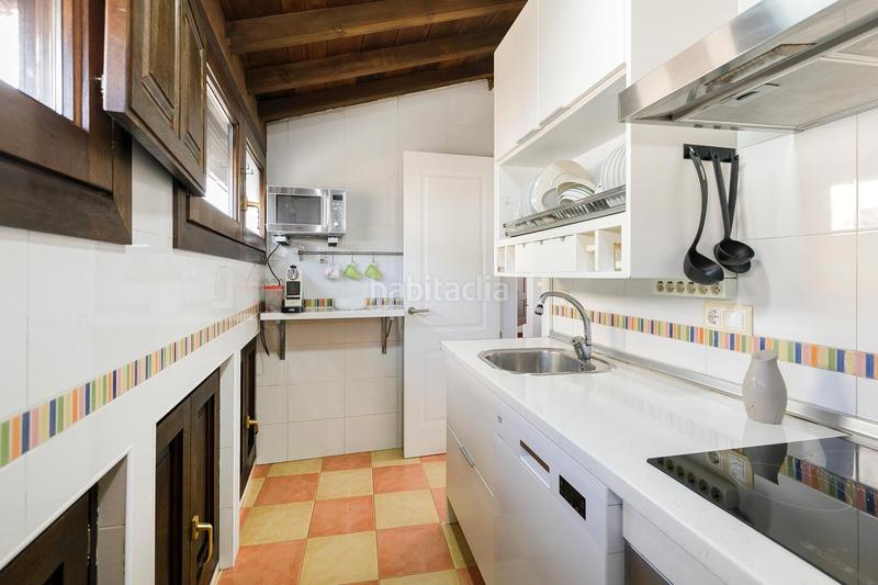 Foto c4ee355b-4ca9-46fb-b075-24253fa2b2b4. Ático se vende ático en edificio completamente rehabilitado en la emblemática zona de bib-rambla junto calle príncipe y a escasos metros en Granada