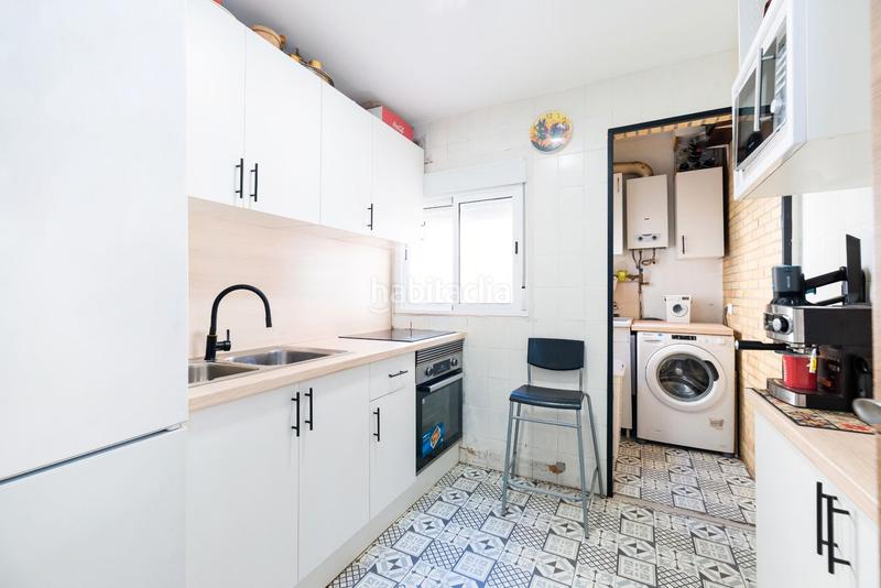 Foto 9a58c3f2-044f-4151-931e-f36337a885c0. Piso os presentamos este espacioso y moderno piso de 100 m² construidos ideal para quienes buscan comodidad, luminosidad y una excelent en Albolote