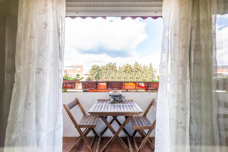 Foto eb76c573-4c44-4892-a283-44a4febccef6. Piso os presentamos este espacioso y moderno piso de 100 m² construidos ideal para quienes buscan comodidad, luminosidad y una excelent en Albolote